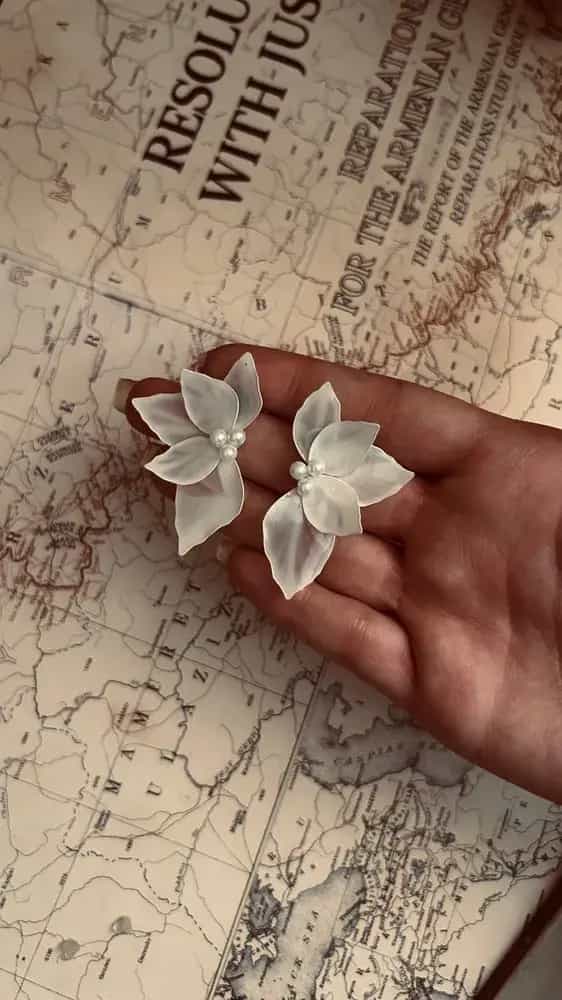 گوشواره رزینی گل بهاری سفید