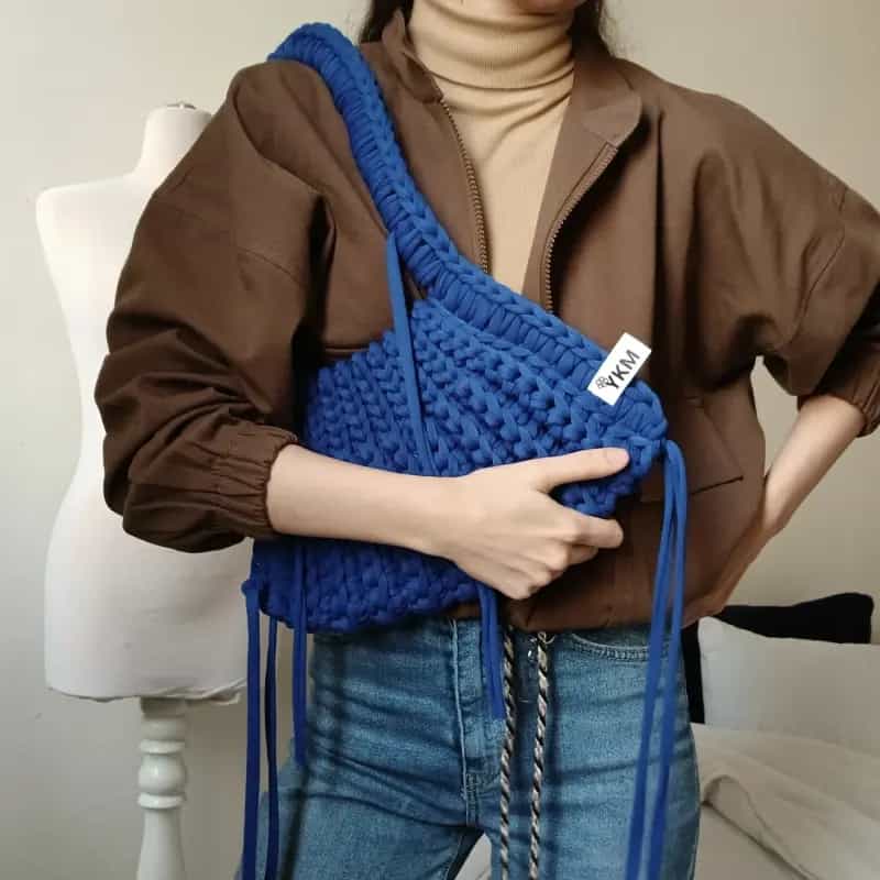 کیف قلاب بافی ذوزنقه آبی