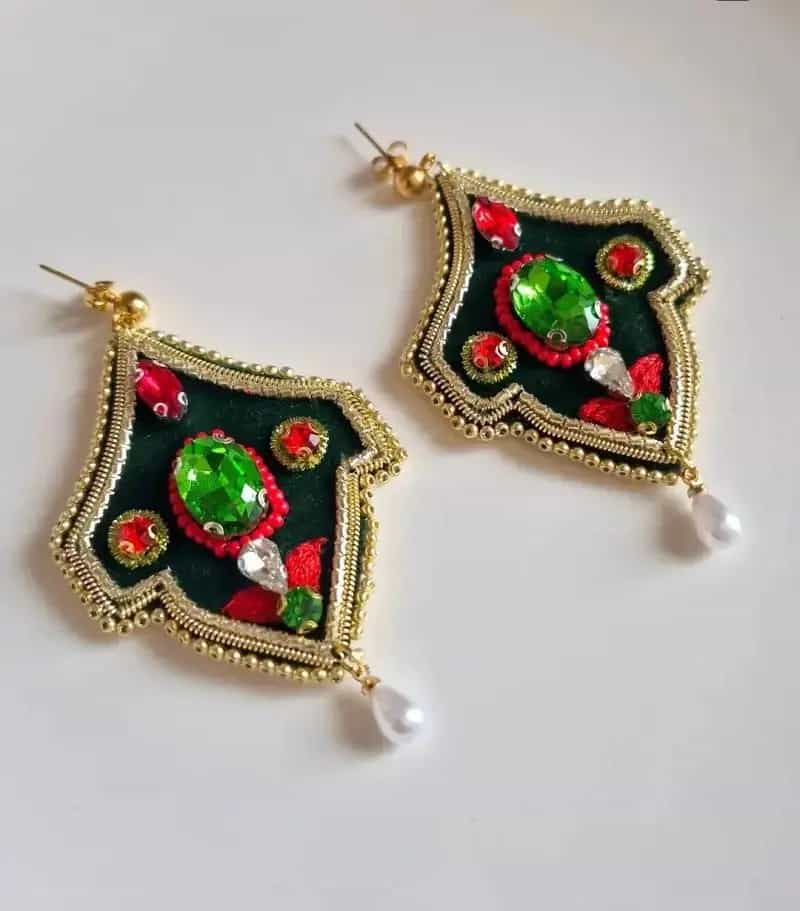 گوشواره گلدوزی و جواهردوزی یلدا