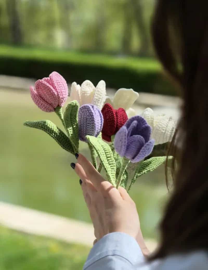 گل لاله بافتنی