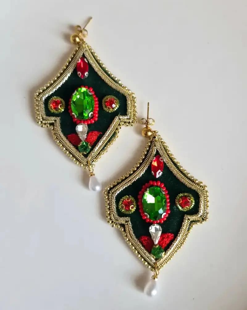 گوشواره گلدوزی و جواهردوزی یلدا - تصویر دوم