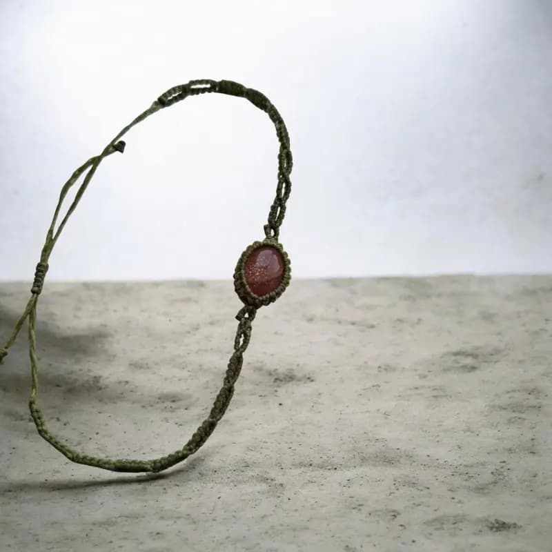 دستبند مکرومه طُره سنگ خورشید - تصویر دوم