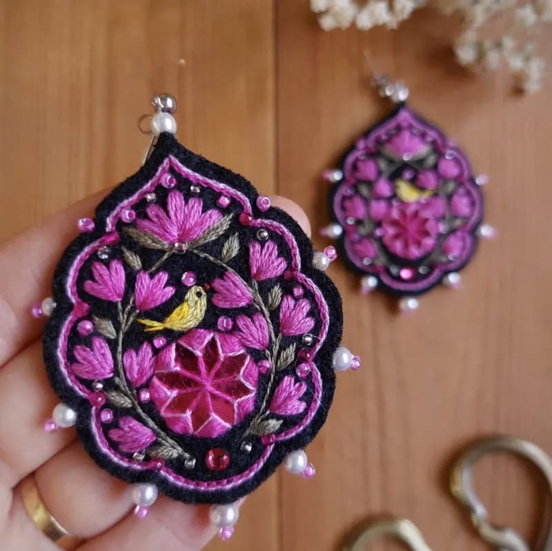 گوشواره گلدوزی پرگل - تصویر چهارم